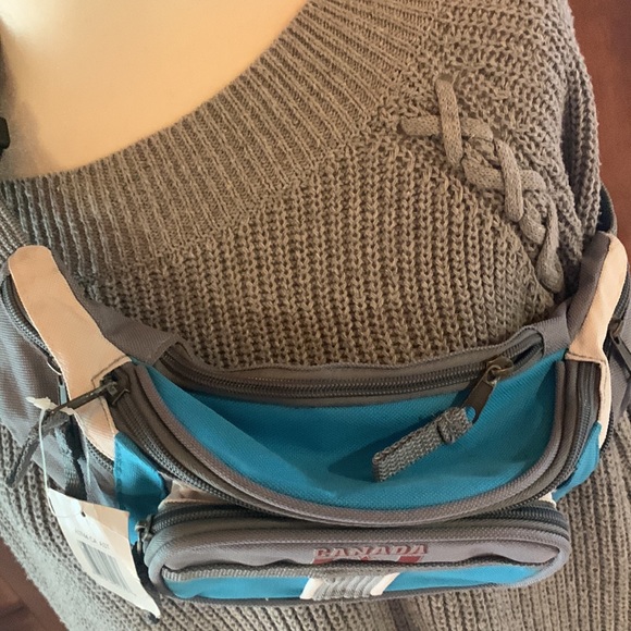 New Retro Fanny Pack Canada - Picture 3 of 7